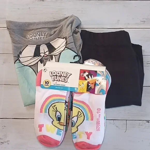 Women's Sleep Lounge Pajama & Socks Set - Picture 14 of 14